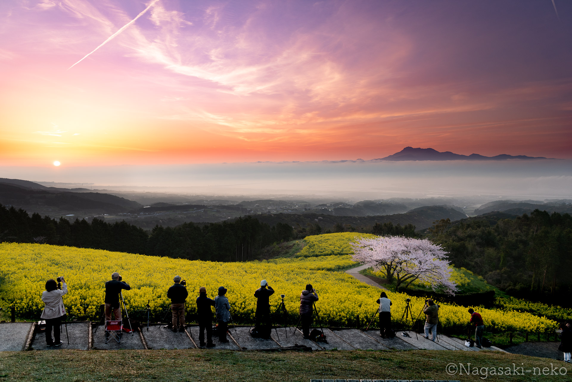 Shiraki-Feng Plateau and photographer